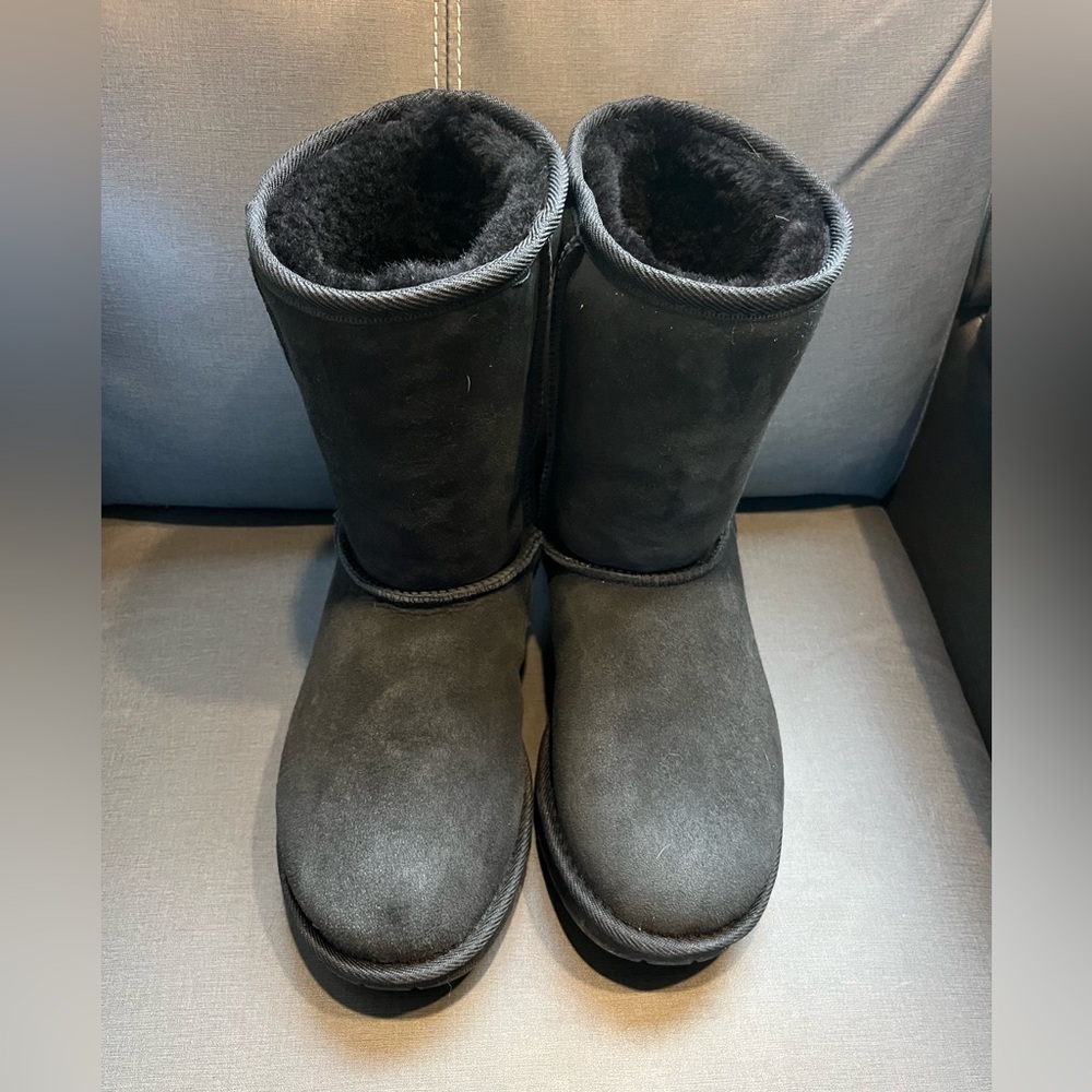 UGG Australia Classic Short Boot